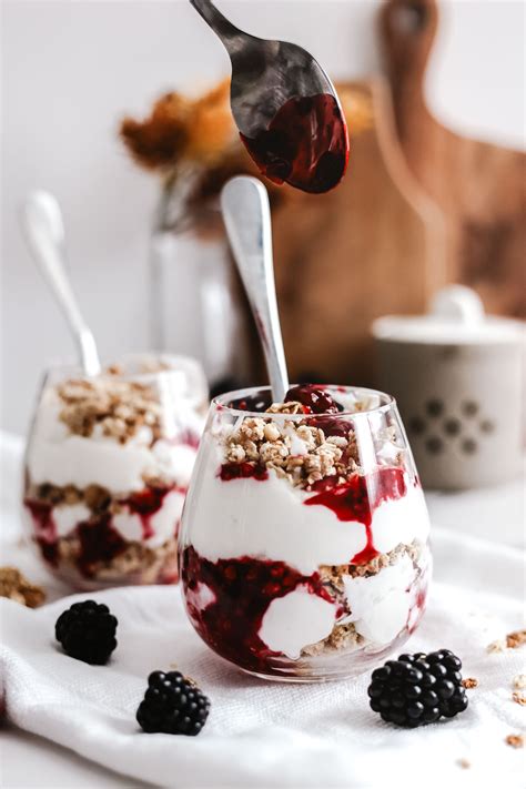 How does Yogurt Parfait with Blackberries fit into your Daily Goals - calories, carbs, nutrition