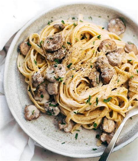 How does fettucine with mushroom cream sauce (44561.0) fit into your Daily Goals - calories, carbs, nutrition