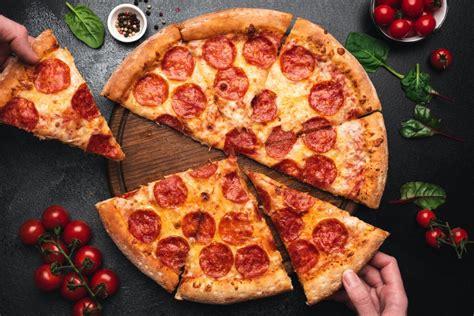 How does pepperoni and mozzarella cheese pizza (106089.19) fit into your Daily Goals - calories, carbs, nutrition