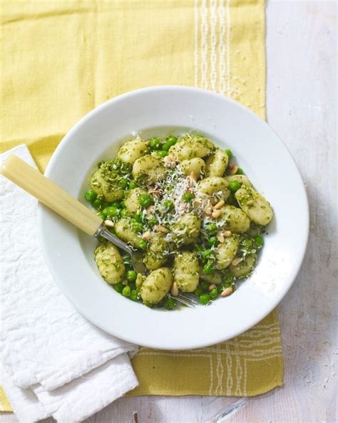 How does walnut and pinenut pesto gnocchi (39806.0) fit into your Daily Goals - calories, carbs, nutrition