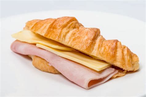 How many calories are in 155 sunrise croissant with ham & cheese - calories, carbs, nutrition