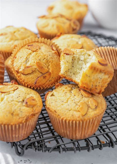 How many calories are in almond poppy seed muffin - calories, carbs, nutrition