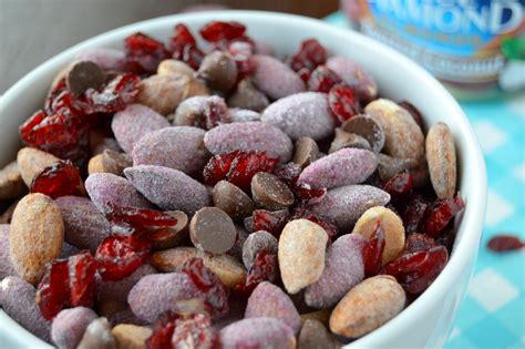 How many calories are in almond trail mix - calories, carbs, nutrition