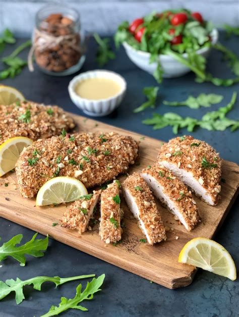 How many calories are in almond-crusted chicken with sauce - calories, carbs, nutrition