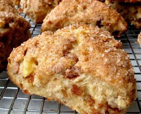 How many calories are in apple cinnamon scone - calories, carbs, nutrition