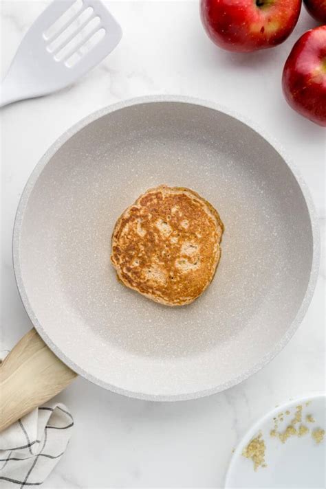 How many calories are in apple quinoa pancakes - calories, carbs, nutrition