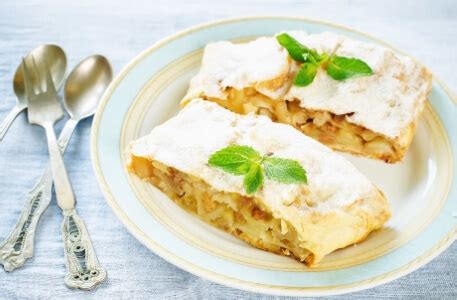 How many calories are in apple strudel - calories, carbs, nutrition