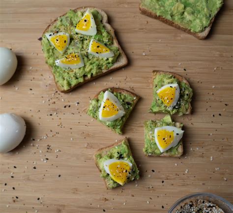 How many calories are in avocado chimichurri toast - calories, carbs, nutrition