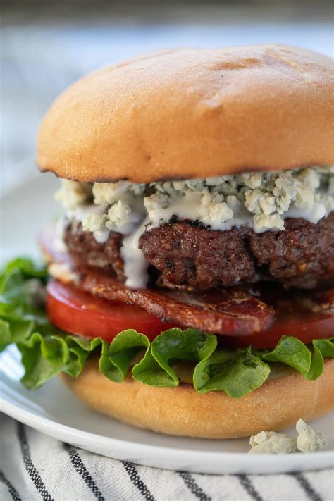 How many calories are in bacon blue cheese burger - calories, carbs, nutrition