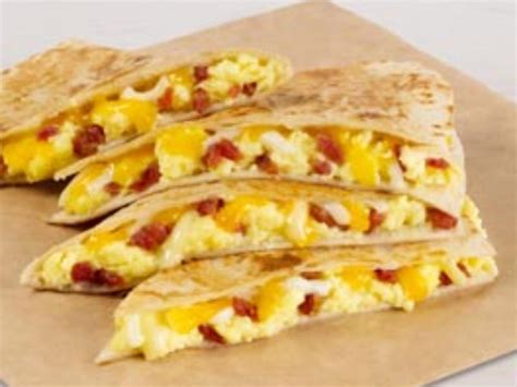 How many calories are in bacon breakfast quesadilla - calories, carbs, nutrition