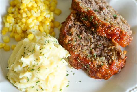 How many calories are in baked homestyle meatloaf with mashed potatoes and corn - calories, carbs, nutrition