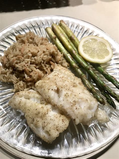 How many calories are in baked lemon cod with blueberry infused rice pilaf and strawberry melon skewers - calories, carbs, nutrition