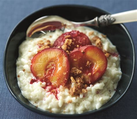 How many calories are in baked rice pudding served with stewed plums - calories, carbs, nutrition