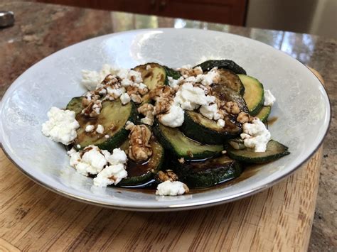 How many calories are in balsamic zucchini & pepper salad, fresh - calories, carbs, nutrition
