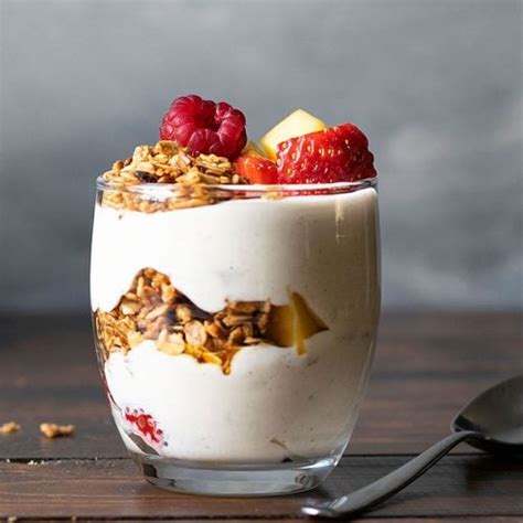 How many calories are in banana and honey yogurt parfait - calories, carbs, nutrition