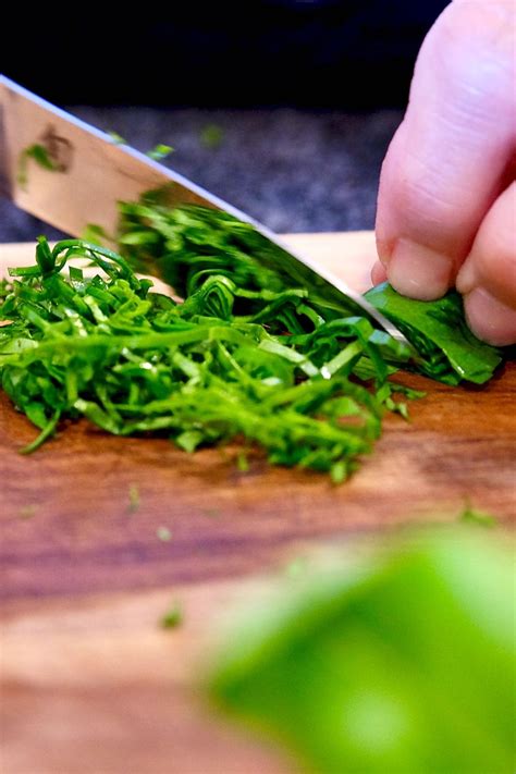 How many calories are in basil chiffonade - calories, carbs, nutrition