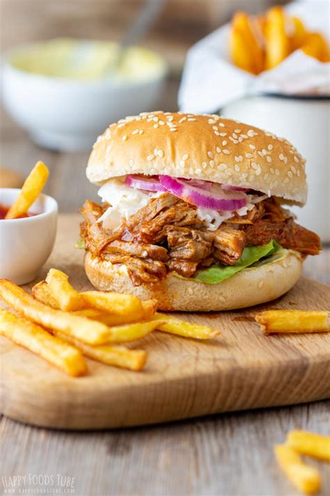 How many calories are in bbq pulled pork sandwich - calories, carbs, nutrition