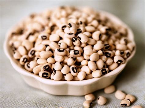 How many calories are in beans black eyed peas spicy 1/2 cup - calories, carbs, nutrition