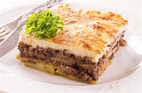 How many calories are in beef and chicken moussaka - calories, carbs, nutrition