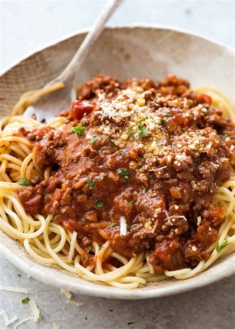 How many calories are in beef bolognese with brown rice large - calories, carbs, nutrition