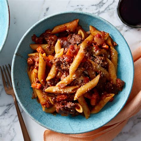 How many calories are in beef bolognese with penne pasta medium - calories, carbs, nutrition