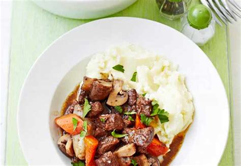 How many calories are in beef bourguignon - calories, carbs, nutrition