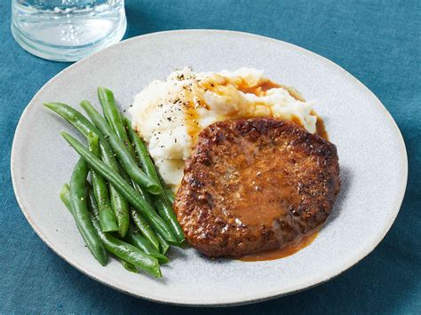 How many calories are in beef cubed steak horseradish crusted mashed potatoes - calories, carbs, nutrition