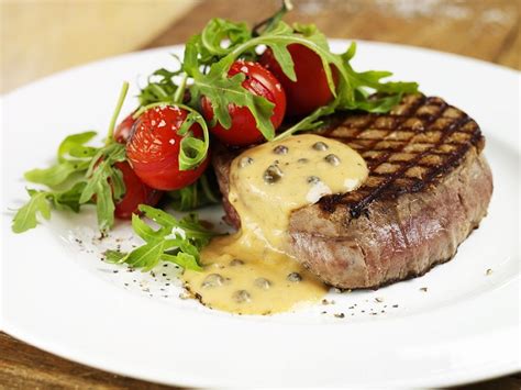 How many calories are in beef fillets with green peppercorn sauce - calories, carbs, nutrition