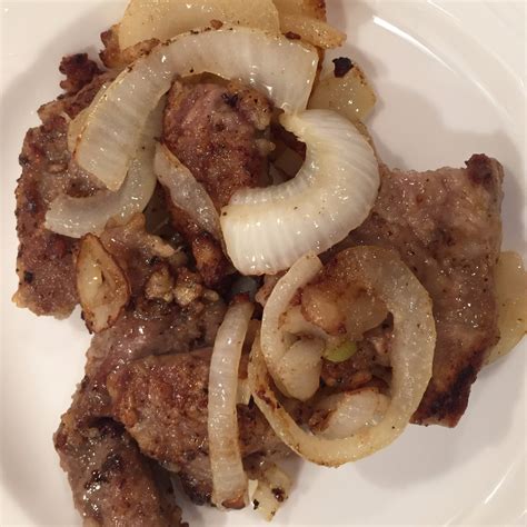 How many calories are in beef liver with onions - calories, carbs, nutrition