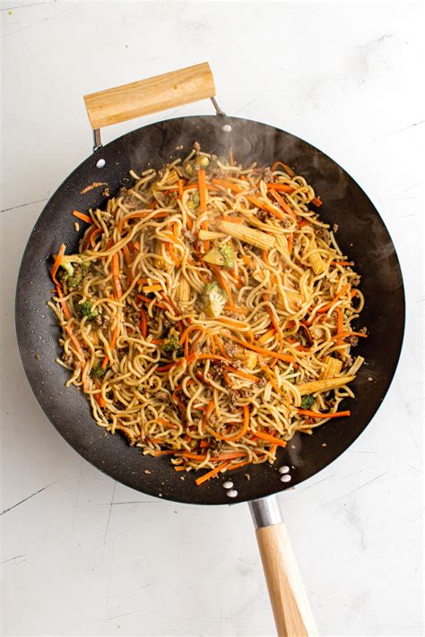 How many calories are in beef peppers with pan-fried noodles - calories, carbs, nutrition