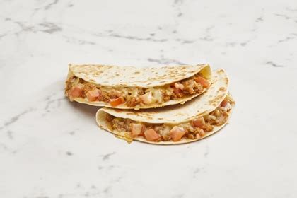 How many calories are in beef quesadilla - calories, carbs, nutrition