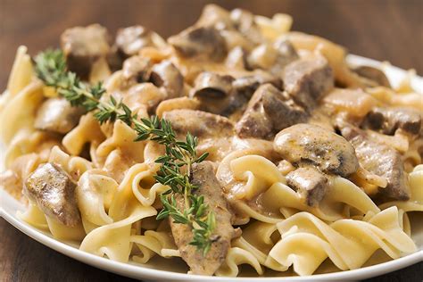 How many calories are in beef stroganoff and noodles - calories, carbs, nutrition