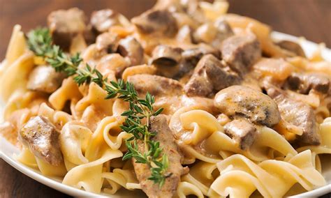 How many calories are in beef stroganoff with egg noodles - calories, carbs, nutrition