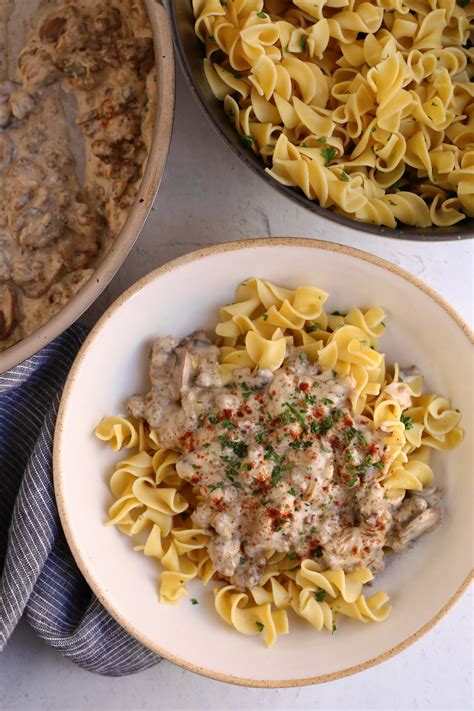 How many calories are in beef stroganoff with vegetables medium - calories, carbs, nutrition