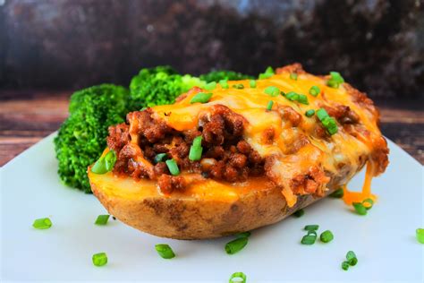 How many calories are in beef taco baked stuffed potato - stg entree - calories, carbs, nutrition