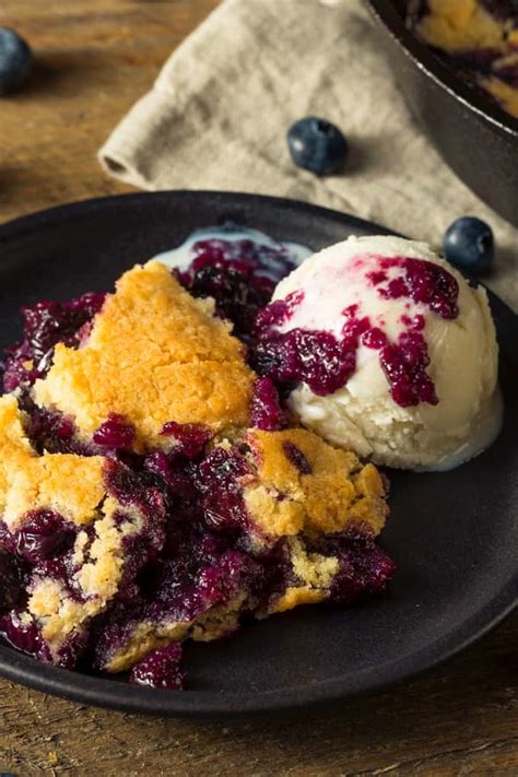 How many calories are in berry cobbler - calories, carbs, nutrition