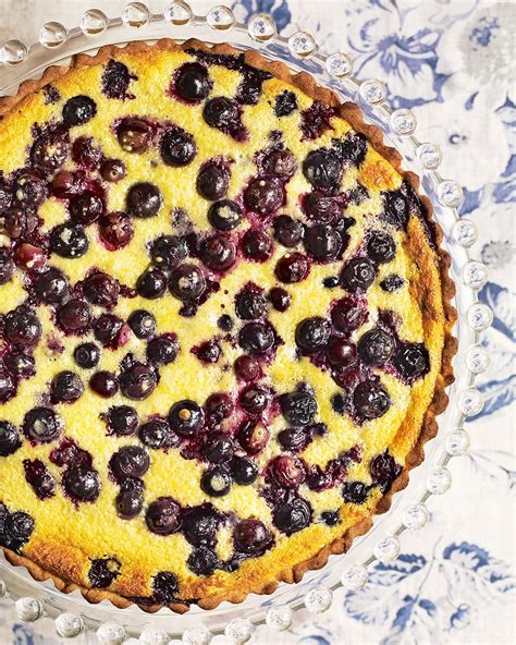 How many calories are in berry tart - calories, carbs, nutrition