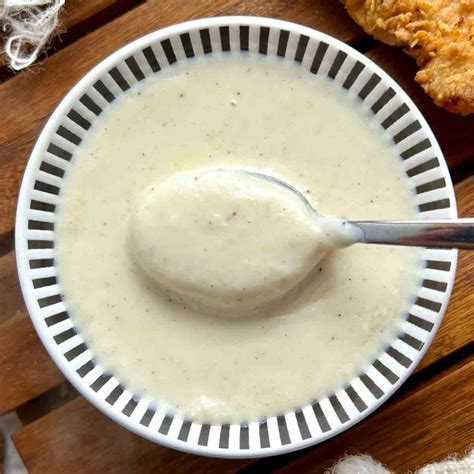 How many calories are in biscuit and black pepper gravy - calories, carbs, nutrition