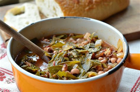 How many calories are in black eyed pea soup with andoullie and collards - calories, carbs, nutrition