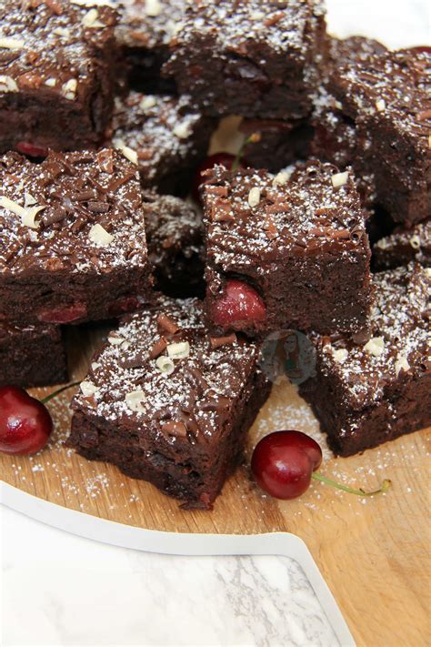 How many calories are in black forest brownies - calories, carbs, nutrition