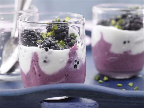 How many calories are in blackberry-yogurt parfait - calories, carbs, nutrition