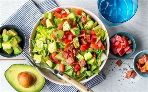 How many calories are in blt salad - calories, carbs, nutrition