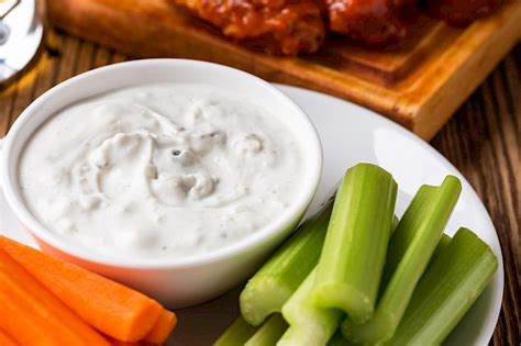 How many calories are in blue cheese dressing - calories, carbs, nutrition