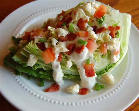 How many calories are in blue cheese salad - calories, carbs, nutrition