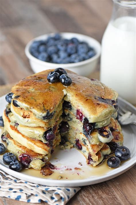 How many calories are in blueberry buttermilk pancakes - calories, carbs, nutrition