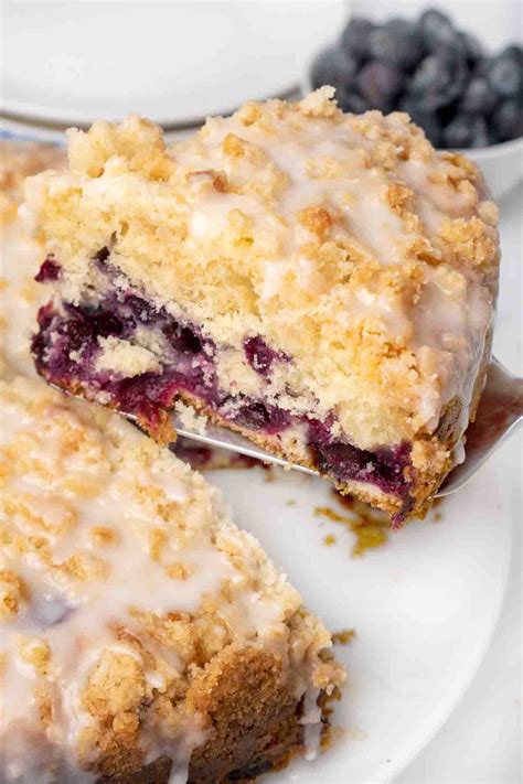 How many calories are in blueberry coffee cake - calories, carbs, nutrition