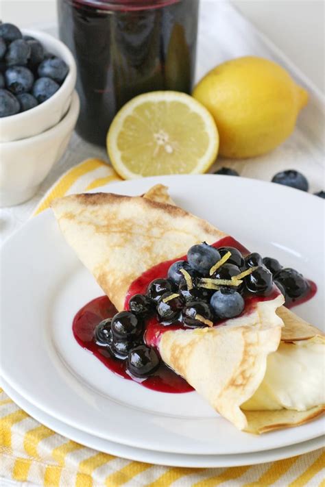 How many calories are in blueberry crepes - calories, carbs, nutrition