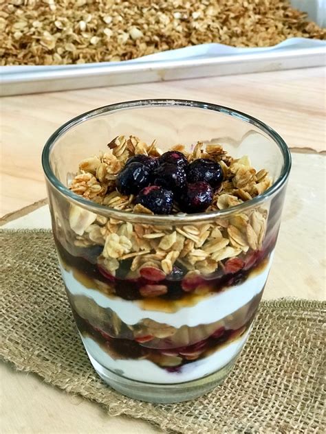 How many calories are in blueberry granola parfait 68oz - calories, carbs, nutrition