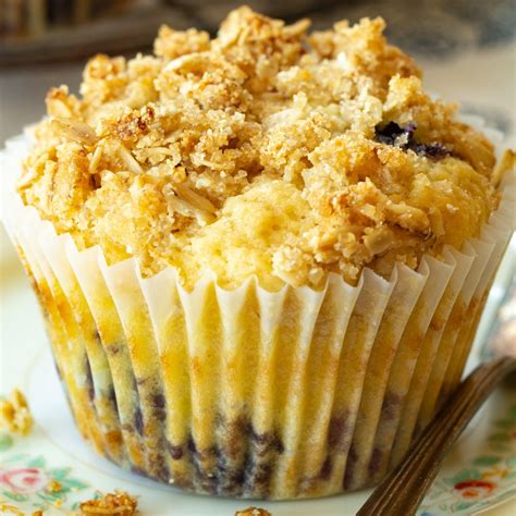 How many calories are in blueberry sour cream muffin - calories, carbs, nutrition