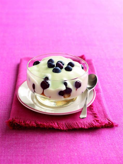 How many calories are in blueberry-orange trifle - calories, carbs, nutrition